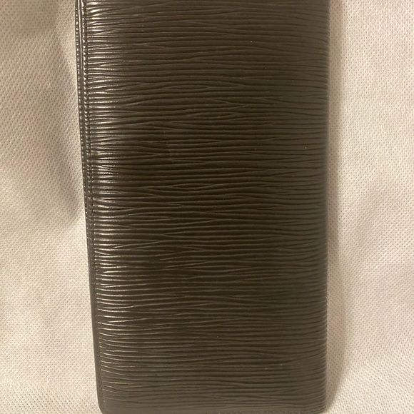 Louis Vuitton Epi Expandable Long Wallet - Picture 2 of 11